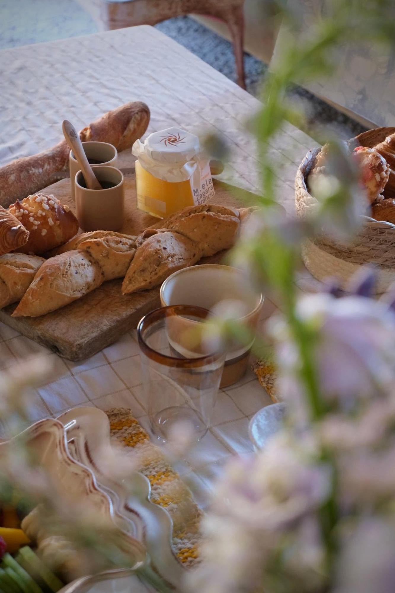 La Petite Parenthese Bed and Breakfast Chaveyriat Exteriör bild
