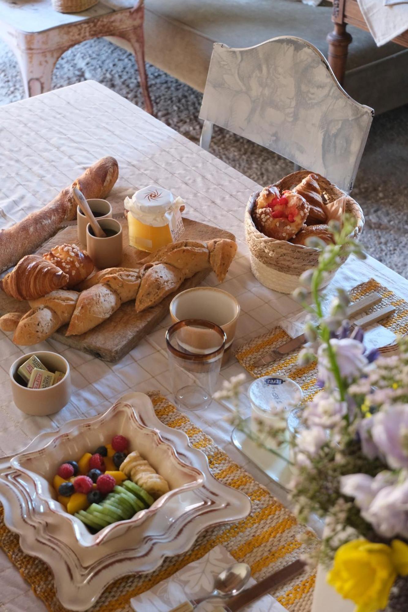 La Petite Parenthese Bed and Breakfast Chaveyriat Exteriör bild